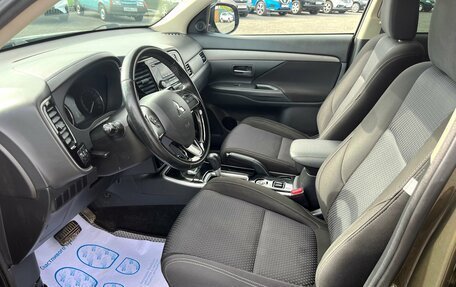 Mitsubishi Outlander III рестайлинг 3, 2018 год, 1 896 000 рублей, 10 фотография