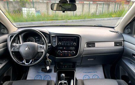 Mitsubishi Outlander III рестайлинг 3, 2018 год, 1 896 000 рублей, 11 фотография