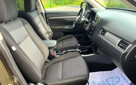 Mitsubishi Outlander III рестайлинг 3, 2018 год, 1 896 000 рублей, 24 фотография