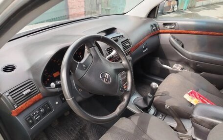 Toyota Avensis III рестайлинг, 2004 год, 579 000 рублей, 4 фотография