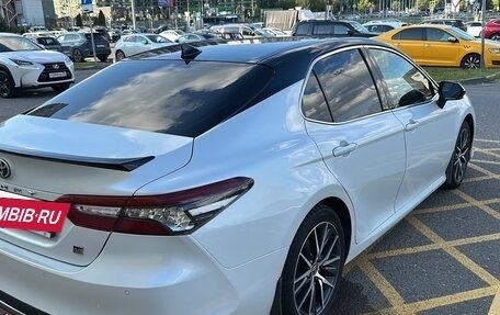 Toyota Camry, 2022 год, 3 350 000 рублей, 2 фотография