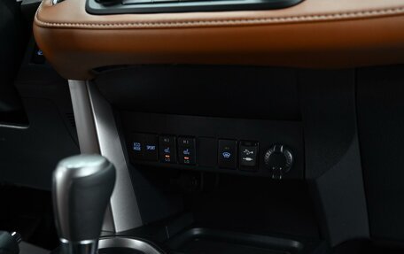 Toyota RAV4, 2018 год, 2 365 000 рублей, 8 фотография