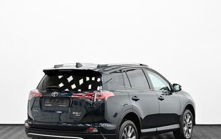 Toyota RAV4, 2018 год, 2 365 000 рублей, 4 фотография