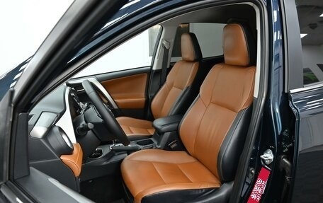 Toyota RAV4, 2018 год, 2 365 000 рублей, 10 фотография