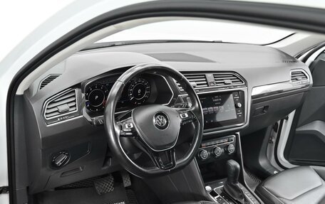 Volkswagen Tiguan II, 2018 год, 2 045 000 рублей, 5 фотография
