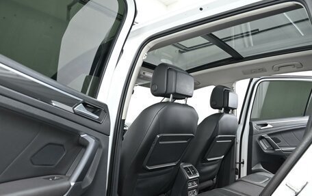 Volkswagen Tiguan II, 2018 год, 2 045 000 рублей, 12 фотография