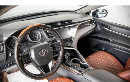 Toyota Camry, 2020 год, 2 599 000 рублей, 8 фотография