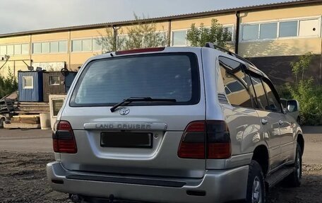 Toyota Land Cruiser 100 рестайлинг 2, 1999 год, 1 750 000 рублей, 3 фотография