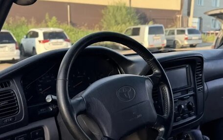 Toyota Land Cruiser 100 рестайлинг 2, 1999 год, 1 750 000 рублей, 4 фотография