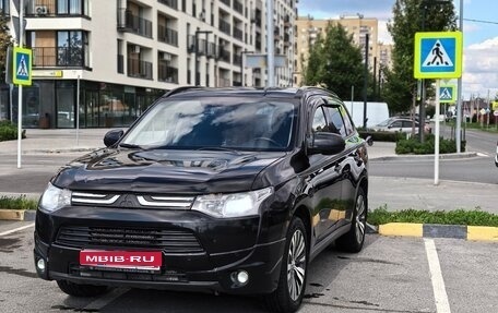 Mitsubishi Outlander III рестайлинг 3, 2013 год, 1 300 000 рублей, 1 фотография