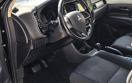 Mitsubishi Outlander III рестайлинг 3, 2013 год, 1 300 000 рублей, 4 фотография