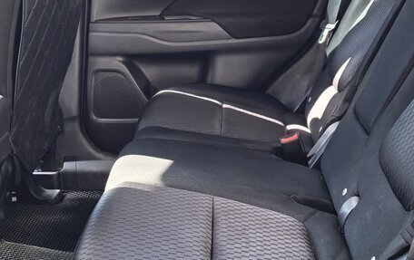 Mitsubishi Outlander III рестайлинг 3, 2013 год, 1 300 000 рублей, 5 фотография