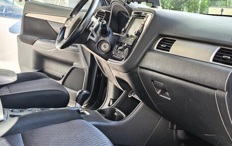 Mitsubishi Outlander III рестайлинг 3, 2013 год, 1 300 000 рублей, 6 фотография