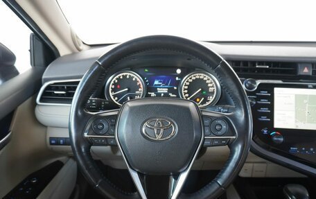 Toyota Camry, 2019 год, 2 990 000 рублей, 10 фотография