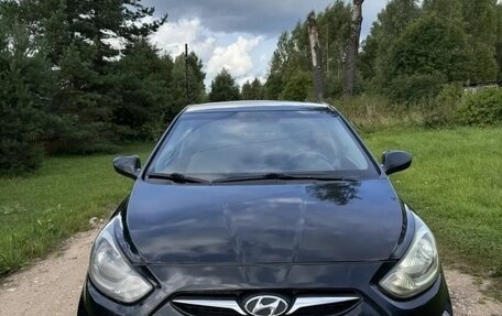 Hyundai Solaris II рестайлинг, 2011 год, 650 000 рублей, 1 фотография