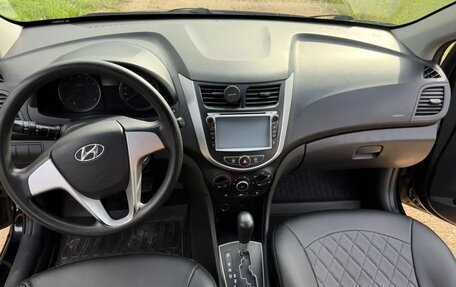 Hyundai Solaris II рестайлинг, 2011 год, 650 000 рублей, 10 фотография