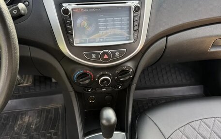Hyundai Solaris II рестайлинг, 2011 год, 650 000 рублей, 18 фотография