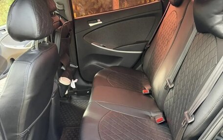 Hyundai Solaris II рестайлинг, 2011 год, 650 000 рублей, 24 фотография