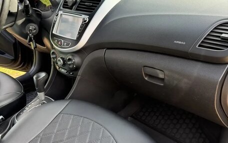 Hyundai Solaris II рестайлинг, 2011 год, 650 000 рублей, 22 фотография