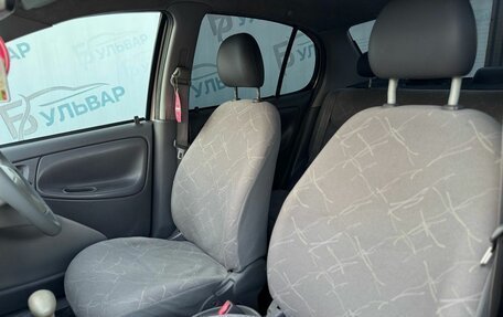 Toyota Platz, 2001 год, 520 000 рублей, 21 фотография
