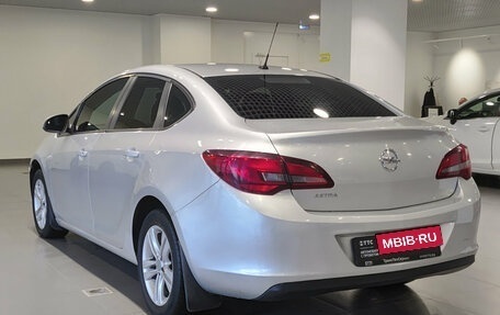 Opel Astra J, 2013 год, 680 000 рублей, 11 фотография