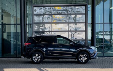 Toyota RAV4, 2018 год, 2 390 000 рублей, 2 фотография