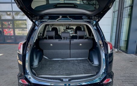 Toyota RAV4, 2018 год, 2 390 000 рублей, 14 фотография