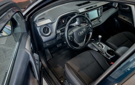 Toyota RAV4, 2018 год, 2 390 000 рублей, 22 фотография