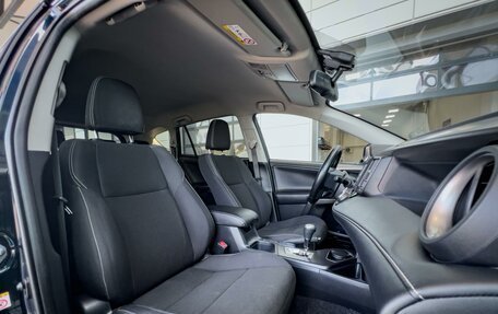 Toyota RAV4, 2018 год, 2 390 000 рублей, 24 фотография