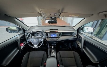 Toyota RAV4, 2018 год, 2 390 000 рублей, 17 фотография