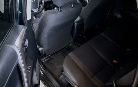 Toyota RAV4, 2018 год, 2 390 000 рублей, 31 фотография
