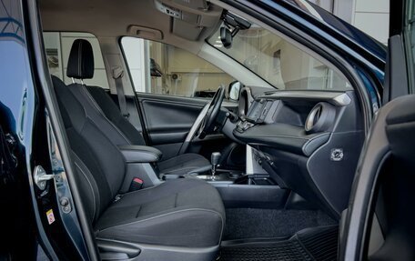 Toyota RAV4, 2018 год, 2 390 000 рублей, 28 фотография