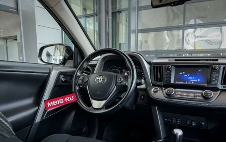 Toyota RAV4, 2018 год, 2 390 000 рублей, 15 фотография
