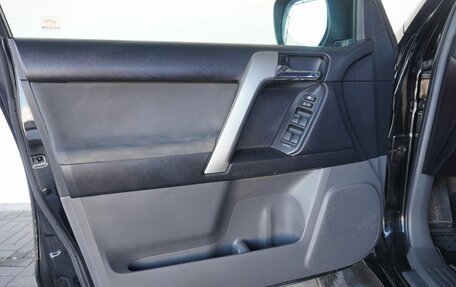 Toyota Land Cruiser Prado 150 рестайлинг 2, 2010 год, 2 390 000 рублей, 15 фотография