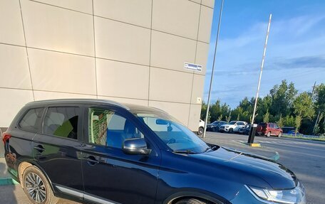 Mitsubishi Outlander III рестайлинг 3, 2019 год, 1 890 000 рублей, 3 фотография