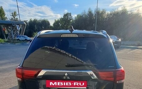 Mitsubishi Outlander III рестайлинг 3, 2019 год, 1 890 000 рублей, 4 фотография