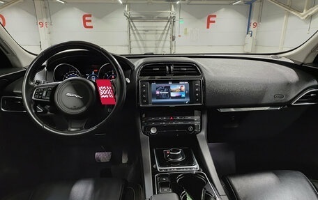 Jaguar F-Pace, 2017 год, 2 650 000 рублей, 18 фотография