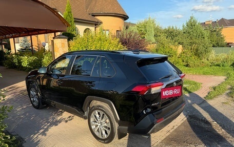 Toyota RAV4, 2021 год, 2 400 000 рублей, 4 фотография