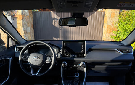 Toyota RAV4, 2021 год, 2 400 000 рублей, 8 фотография
