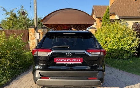 Toyota RAV4, 2021 год, 2 400 000 рублей, 5 фотография