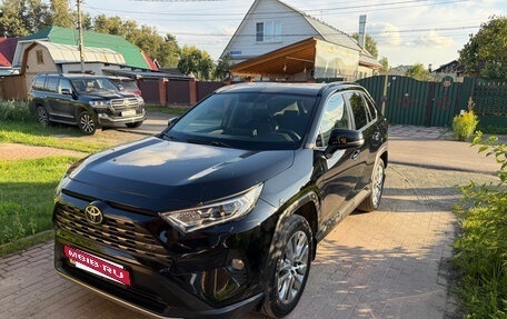 Toyota RAV4, 2021 год, 2 400 000 рублей, 3 фотография