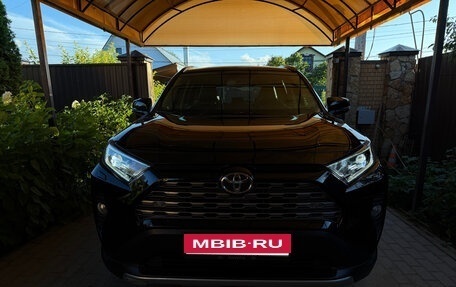 Toyota RAV4, 2021 год, 2 400 000 рублей, 21 фотография