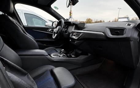 BMW 1 серия, 2020 год, 2 590 000 рублей, 13 фотография