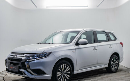 Mitsubishi Outlander III рестайлинг 3, 2022 год, 2 385 000 рублей, 1 фотография