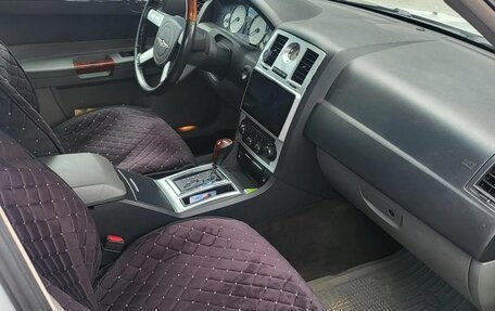 Chrysler 300C II, 2004 год, 800 000 рублей, 11 фотография