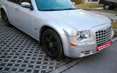 Chrysler 300C II, 2004 год, 800 000 рублей, 3 фотография
