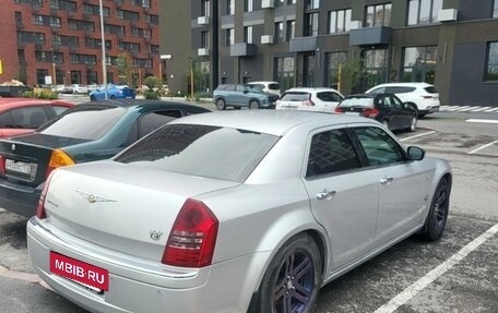 Chrysler 300C II, 2004 год, 800 000 рублей, 6 фотография