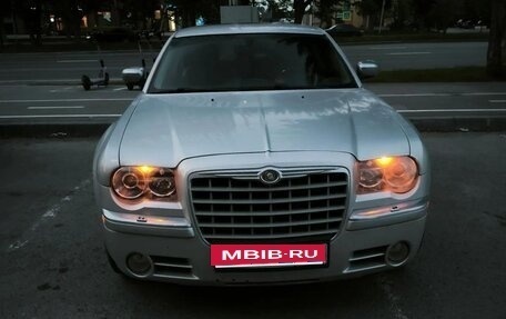 Chrysler 300C II, 2004 год, 800 000 рублей, 4 фотография
