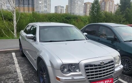 Chrysler 300C II, 2004 год, 800 000 рублей, 7 фотография
