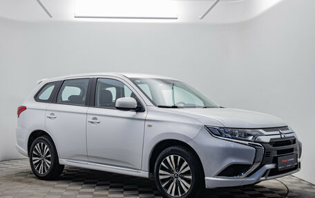 Mitsubishi Outlander III рестайлинг 3, 2022 год, 2 385 000 рублей, 7 фотография
